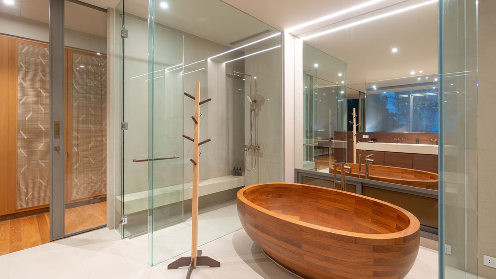 Veyla Beach Villa 6 - Luxuriously appointed ensuite master bathroom